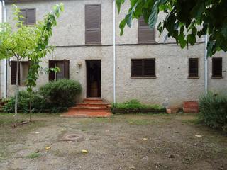 Masia a Torrent. Apartamento situado en zona rustica , piscina y amplio jardin co