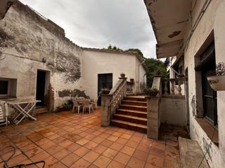 Masia a Centre. Casa de pueblo céntrica con gran jardín