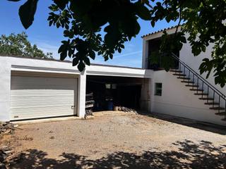 Mas à Vall-llobrega. Casa de pueblo con amplio terreno.