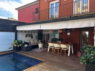 Casa a Molí de Vent-La Sauleda. Casa semi adosada con jardin y piscina  jacucci.