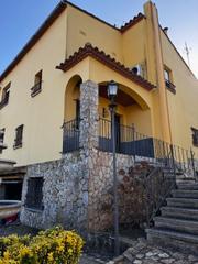 Casa a Molí de Vent-La Sauleda. Casa individual con garaje y amplia terraza