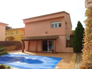Casa a Molí de Vent-La Sauleda. Casa con jardín  y piscina.