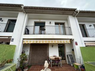 Casa a Piverd-Vila-Seca-Bruguerol. Casa adosada bien conservada