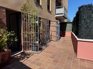 Pis a Piverd-Vila-Seca-Bruguerol. Piso de planta baja con gran terraza  44  m2 .