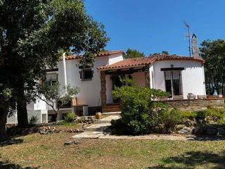 Haus in Residencial Begur-Esclanyà. Casa individual con gran terreno  y parcela edificable.