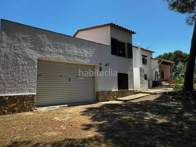 Foto b6f01aaa-5fbb-4943-973b-8e7eca0f874c. Casa  individual con gran terreno y parcela edificable. en Begur