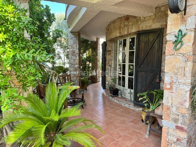 Foto f89fa088-96a3-4bdc-aa0c-e4fe31f30e9f. Casa amb calefacció aparcament piscina a residencial Begur-esclanyà Begur