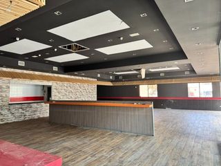 Lloguer Local Comercial a La Punxa. Local comercialnave en alquiler