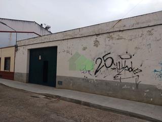Bâtiment à usage industriel à Montijo. Venta de nave , de esquina, en montijo