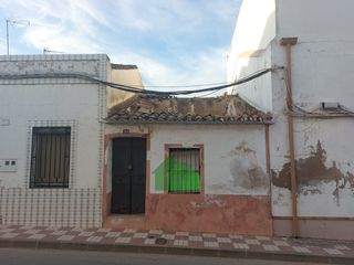Maison à Castillo 24. C975 venta de casa para derribo con fachada a dos calles. lobon