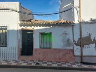 Casa a Castillo 24. Venta de casa para gran reforma o derribo con fachada a dos call