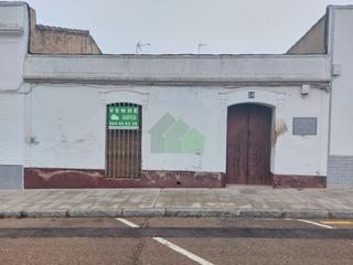 Maison à Perez galdos 58. Casa para gran reforma o derribo. semicentro montijo.