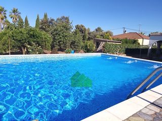 Xalet a Montijo. C1024 venta de terreno con dos casas y piscina en camino viejo b