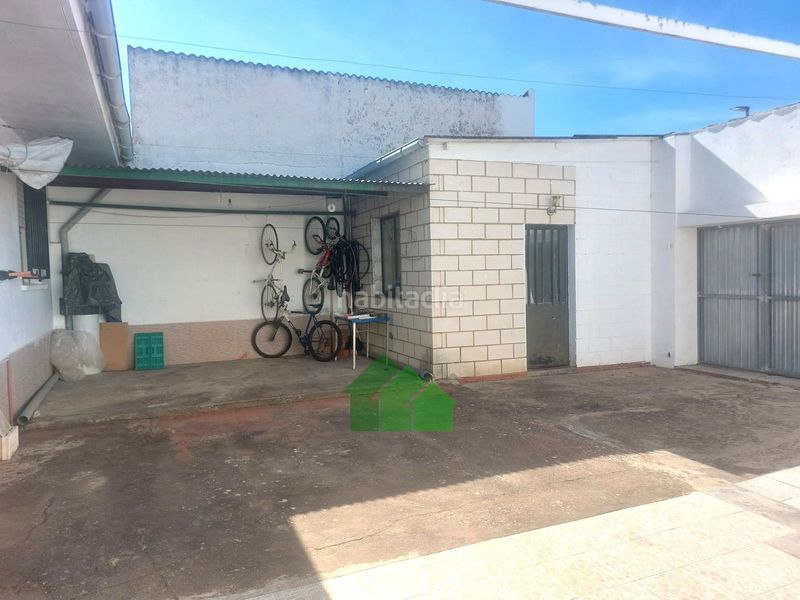 Foto 0b010a9d-a3b9-4992-86e8-c8a831df1a7a. Casa c1048 venta de vivienda en planta baja, con fachada a dos calles y amplio patio. . en Guadiana