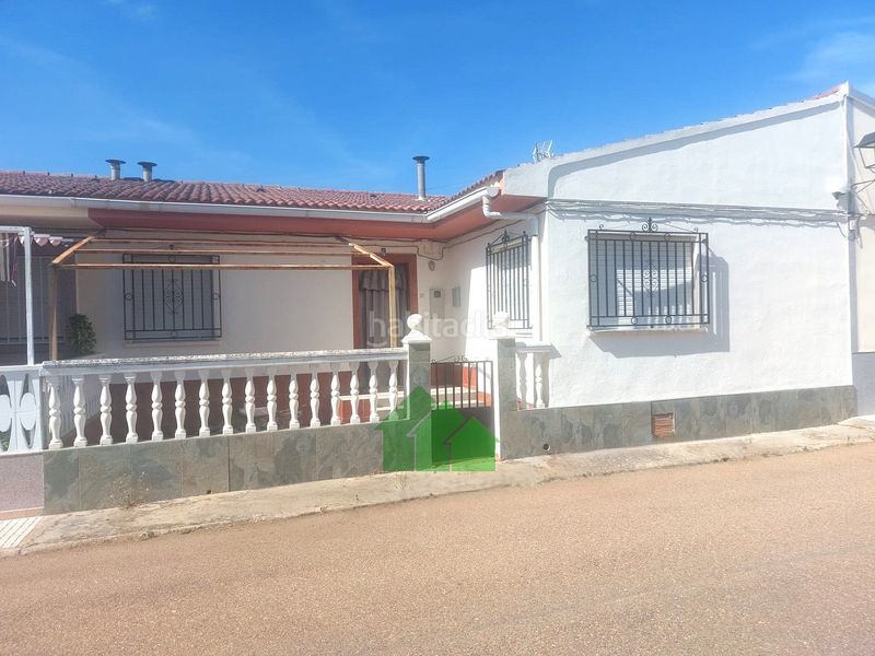 Foto a3f16786-1785-41dc-94be-5657b92b36a3. Casa c1048 venta de vivienda en planta baja, con fachada a dos calles y amplio patio. . en Guadiana