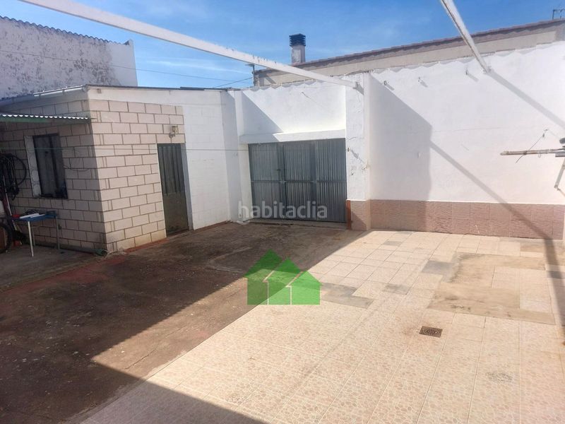 Foto ac61116d-6b0a-4c28-af8b-d7d30cd7d05f. Casa c1048 venta de vivienda en planta baja, con fachada a dos calles y amplio patio. . en Guadiana