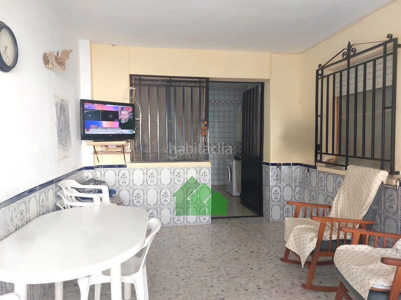 Foto c494ae06-98f8-441f-94a1-5d8eca185bc3. Casa c1048 venta de vivienda en planta baja, con fachada a dos calles y amplio patio. . en Guadiana