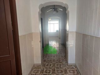 Casa a Montijo. C1061 venta de vivenda de esquina con solarnave colindante en mo