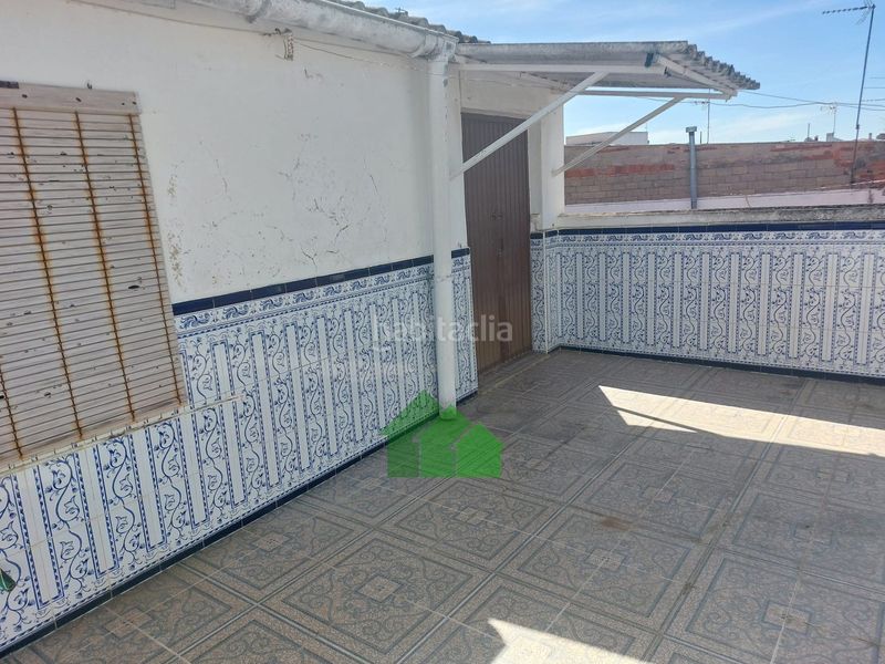 Foto 129a4607-18a4-4835-abb2-0a4218db3a71. Casa amb aparcament a Montijo