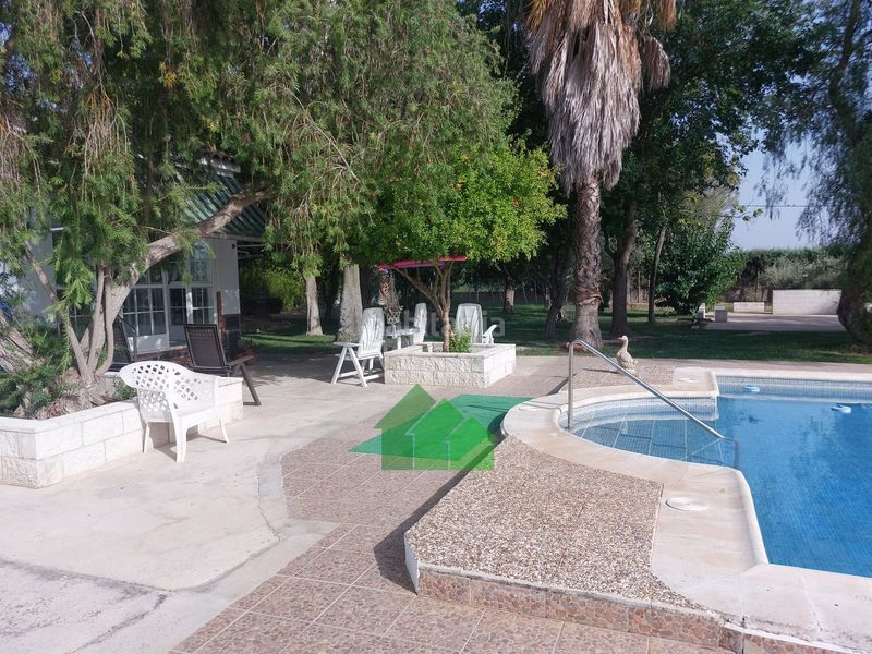 Foto d698ae34-4d01-47cc-87fa-8450067a22b9. Xalet amb piscina a Torremayor