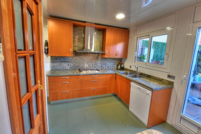Foto 4fffec0f-4be7-44e8-9a1b-75a0277e5b6c. Casa adossada amb calefacció aparcament a Sant Andreu de Palomar Barcelona