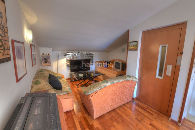 Foto 5a7c2c9b-c38a-4eb6-bd4d-545ffd61372d. Casa adossada amb calefacció aparcament a Sant Andreu de Palomar Barcelona