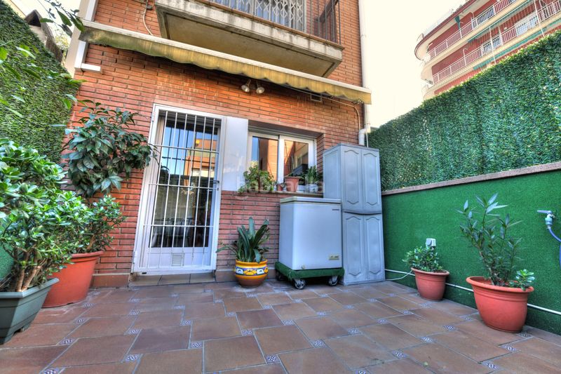 Foto 646ca8c3-5e2b-4dd5-9e2a-c7619d519107. Casa adossada amb calefacció aparcament a Sant Andreu de Palomar Barcelona