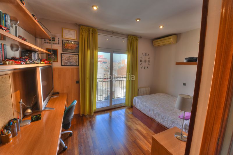 Foto b5b2b344-8305-4d7b-9d87-30a214ecf10b. Casa adossada amb calefacció aparcament a Sant Andreu de Palomar Barcelona