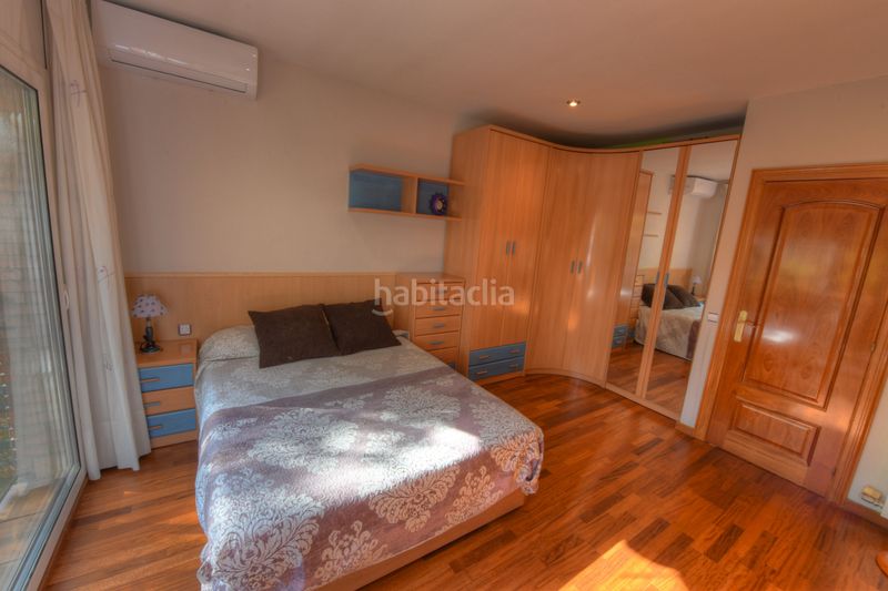 Foto d1fc7a2b-8f19-49c1-b8db-4f9a7f3f072e. Casa adossada amb calefacció aparcament a Sant Andreu de Palomar Barcelona