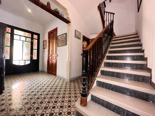 Maison  Carrer montserrat. Casa d’ estil modernista situada al municipi de martorell
