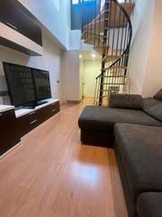 Location Appartement  Carrer de la indústria. Estudi duplex reformat