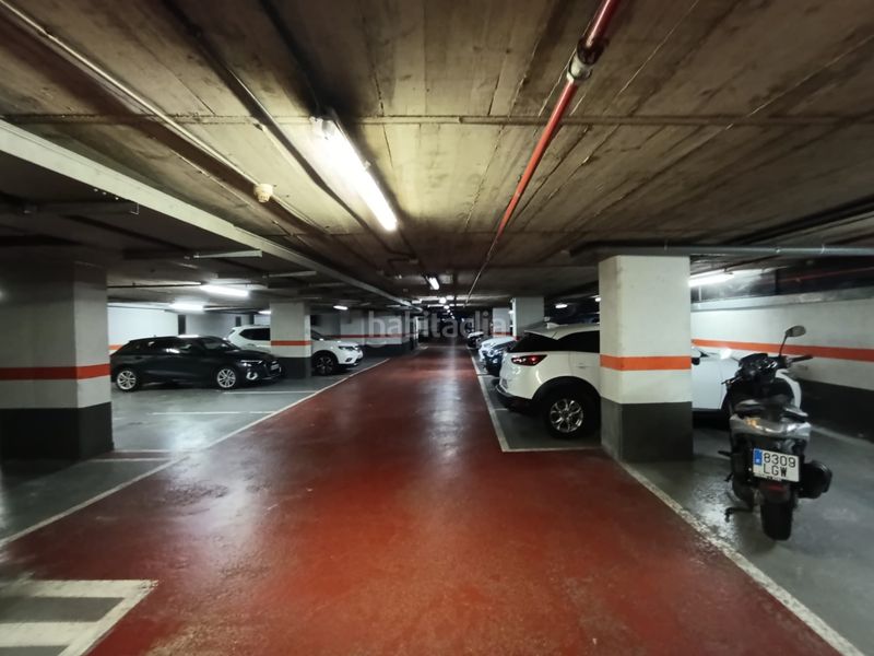 Foto 578a932b-42fc-41b7-9c78-ee1d501452dd. Aparcament cotxe a La Vila Olímpica del Poblenou Barcelona