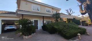 Xalet  Carrer cies. Chalet en loma bada