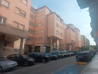 Pis  Plaça del centenari. Piso en plaza centenari