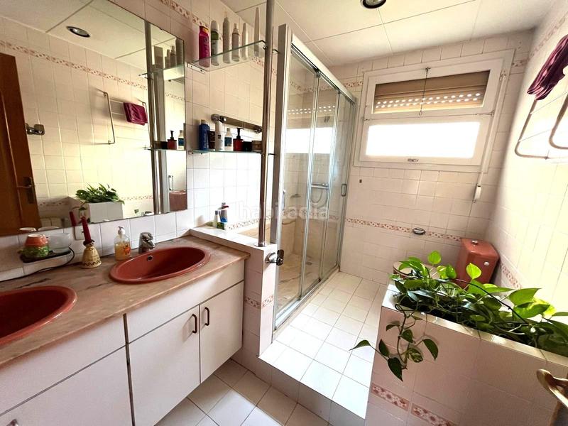 Foto 18310b7d-db98-4cb6-9a3c-ccfaf1a02aa1. Casa  unifamiliar de dos plantas con jardín y anexo independiente en zona residencial en Mataró