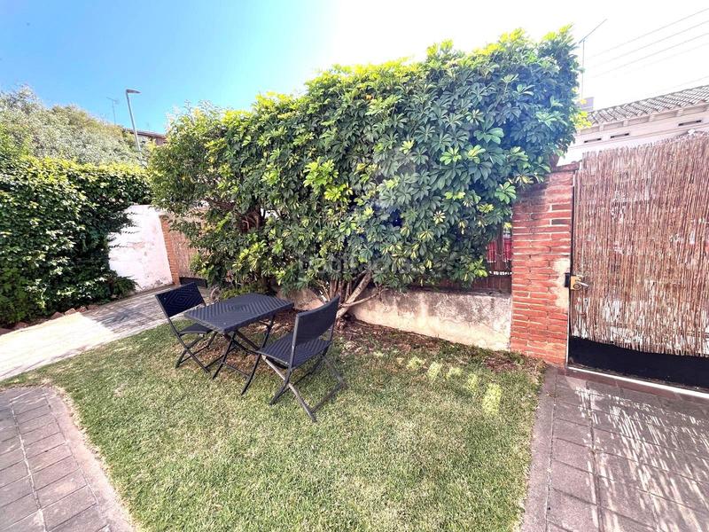Foto 4a4392ea-2573-43d3-b3bb-44741d00550f. Casa  unifamiliar de dos plantas con jardín y anexo independiente en zona residencial en Mataró