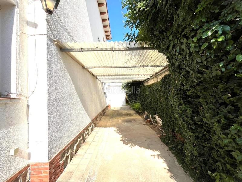 Foto b9ed1907-07b9-46c5-ab89-af7cde9b19ca. Casa  unifamiliar de dos plantas con jardín y anexo independiente en zona residencial en Mataró