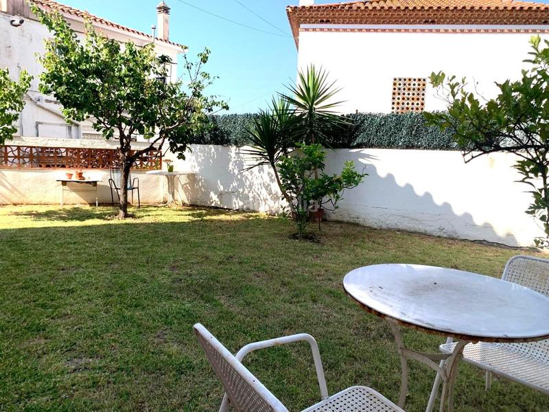 Foto f4d1cf99-e86c-4292-b8a5-2188d94db6a6. Casa  unifamiliar de dos plantas con jardín y anexo independiente en zona residencial en Mataró