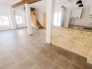 Location Maison à Miramar. Casa con acabados nuevos en alquiler de larga duración