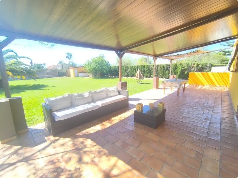 Foto a6a7b6f7-f7cf-4695-a2e4-d243176fc6e2. Casa amb aparcament a Oliva playa Oliva