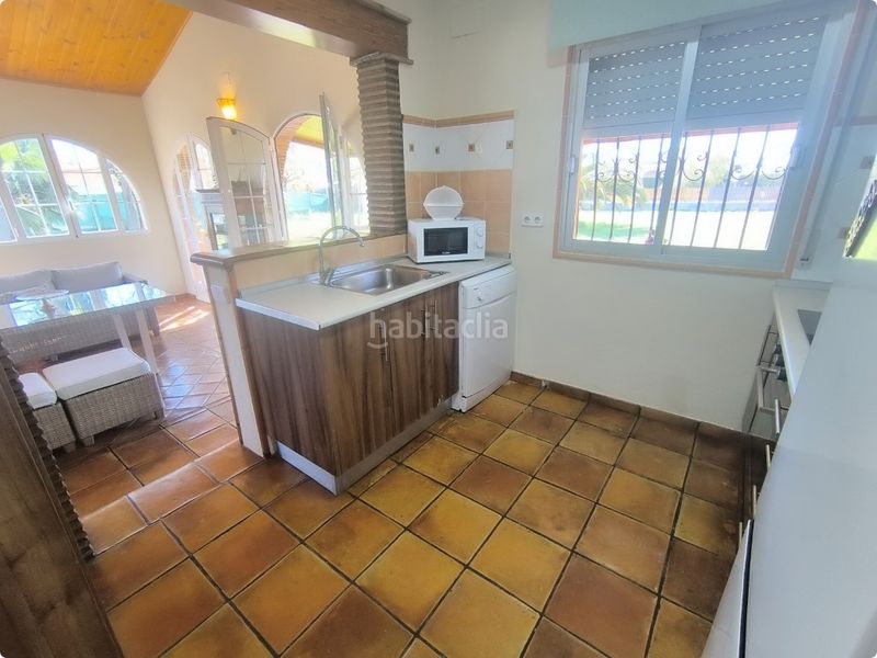 Foto ea5d2e57-3883-4b42-bc37-200f9ff4c2a6. Casa amb aparcament a Oliva playa Oliva