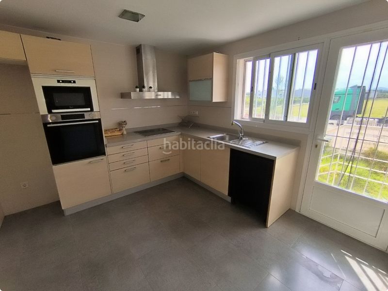 Foto 68706d09-4be5-4f7f-8973-2a6d2648879c. Casa adossada amb aparcament a Bellreguard