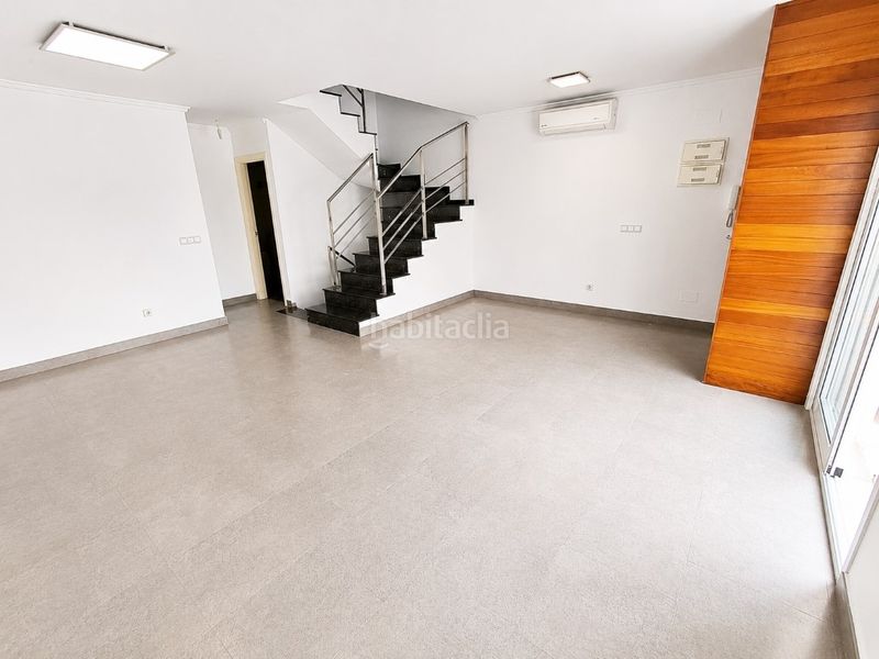Foto a705a0e8-175c-44c8-8678-5b4cf4026d09. Casa adossada amb aparcament a Bellreguard
