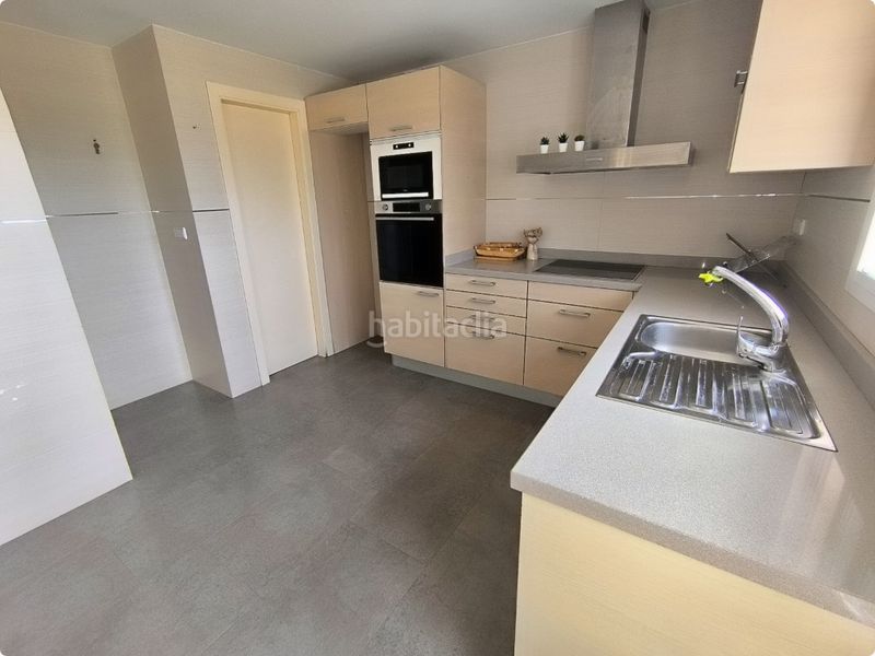 Foto e95d452d-e16b-489f-a4c7-ba44b499dfc3. Casa adossada amb aparcament a Bellreguard