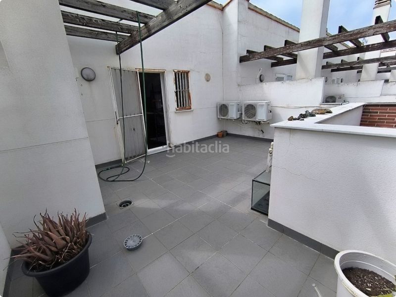Foto 4ff488d5-c689-45bc-8660-58b1981cc86f. Casa adossada amb aparcament a Bellreguard