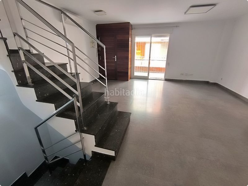 Foto 7be8468d-570d-45e9-894a-de306114ab1d. Casa adossada amb aparcament a Bellreguard