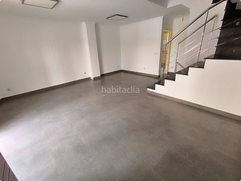 Foto d6333de9-9010-4fe0-9161-1376dece1f2c. Casa adossada amb aparcament a Bellreguard