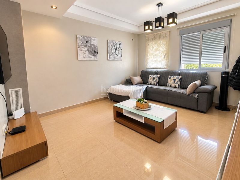 Foto 1090b83d-4ff3-446c-a800-44805c40f764. Casa a schiera con parcheggio in Bellreguard