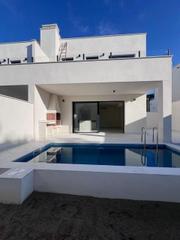 Casa aparellada  Carrer carrer de sant sebastià. Residencial mediterranía mediterránea, luminosa y con garaje pri