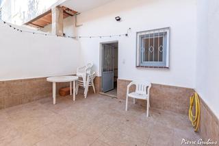 Local Comercial a Vila-seca Poble. Local garajealmacen con salida exterior jardin